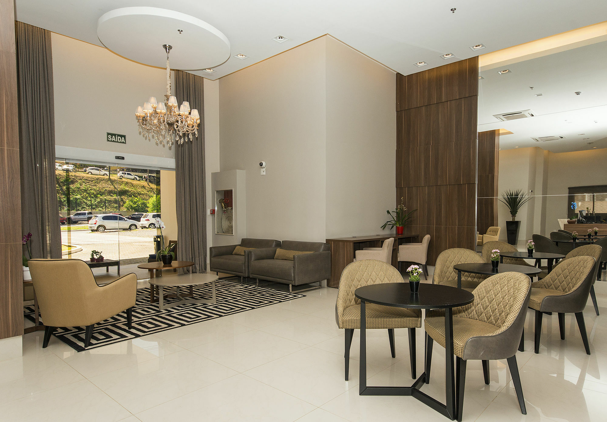 Comfort Hotel Cuiaba Экстерьер фото
