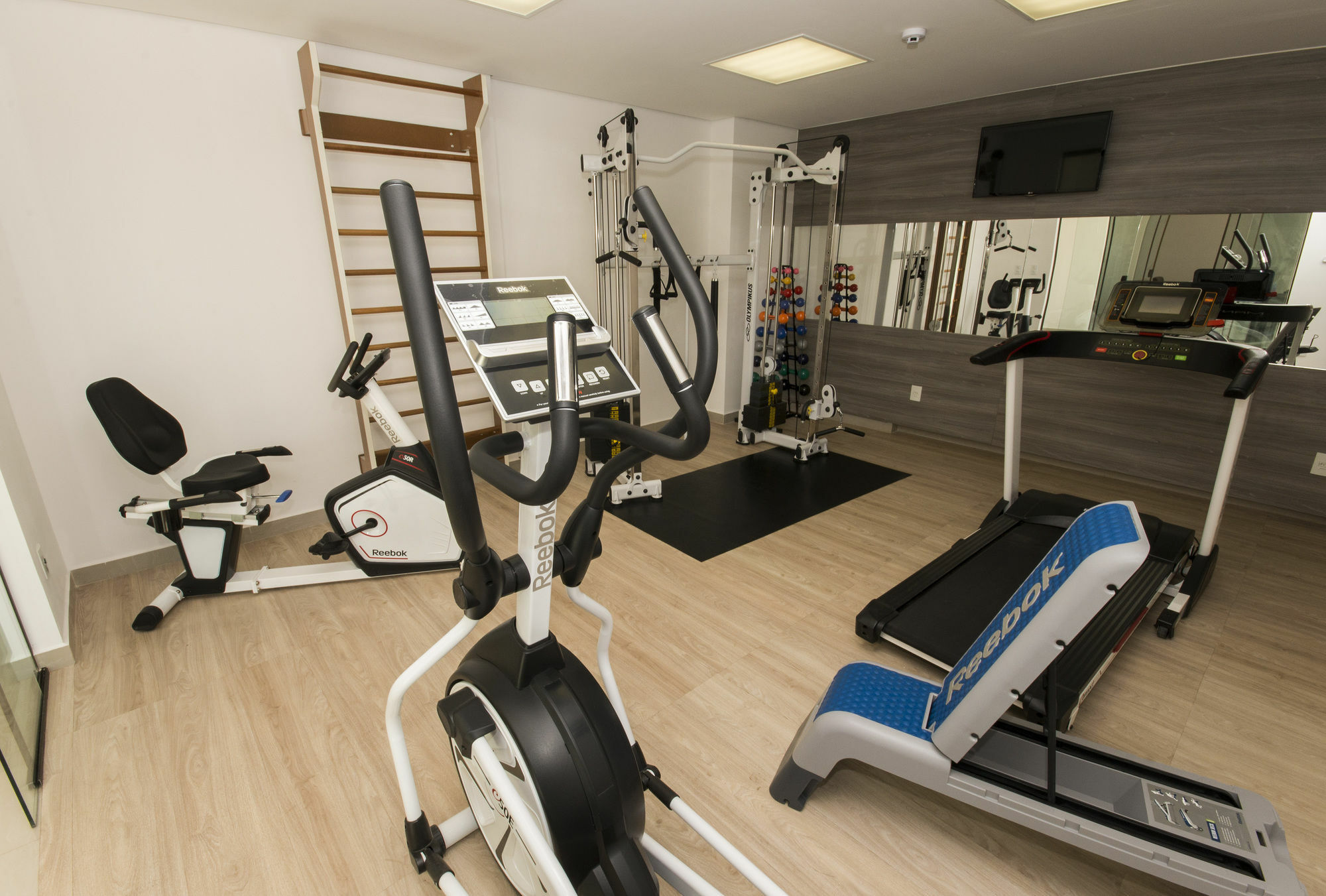 Comfort Hotel Cuiaba Экстерьер фото