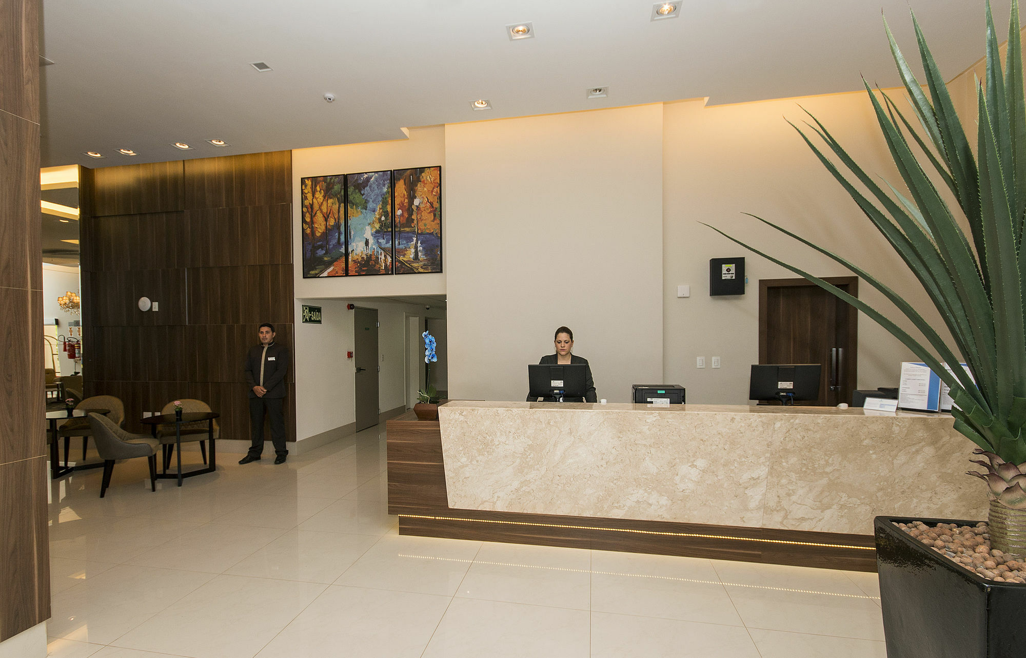 Comfort Hotel Cuiaba Экстерьер фото