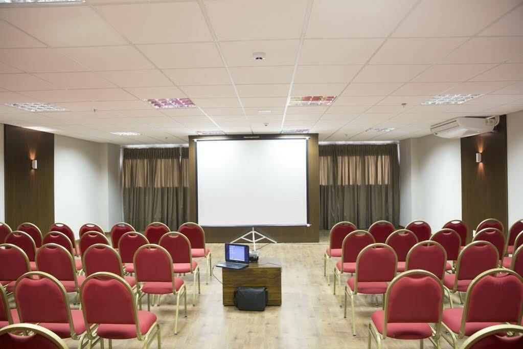 Comfort Hotel Cuiaba Экстерьер фото