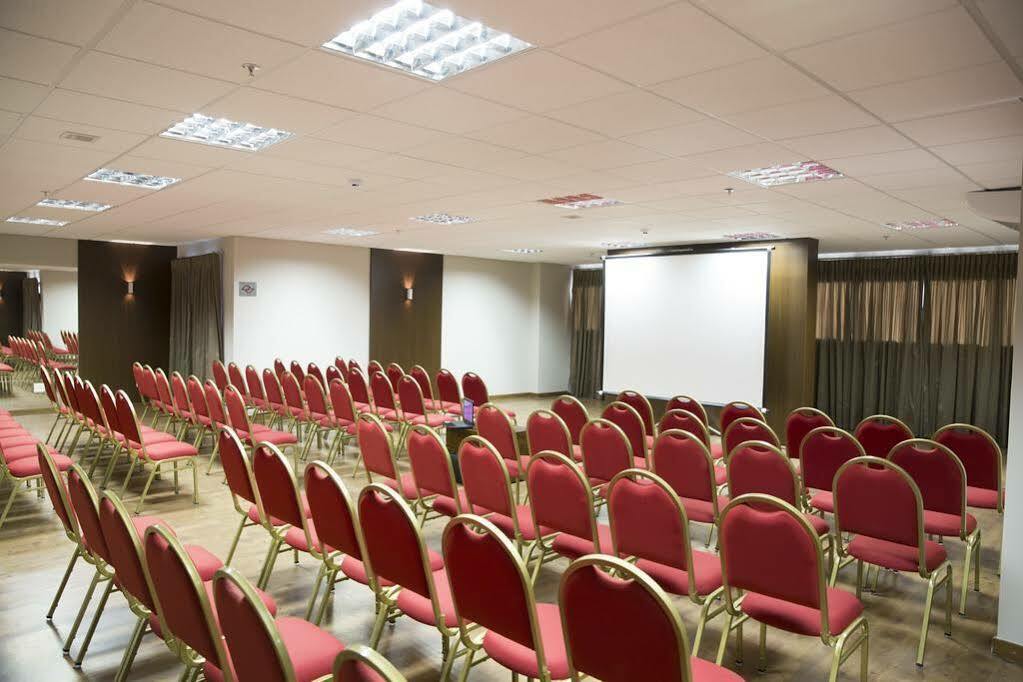 Comfort Hotel Cuiaba Экстерьер фото