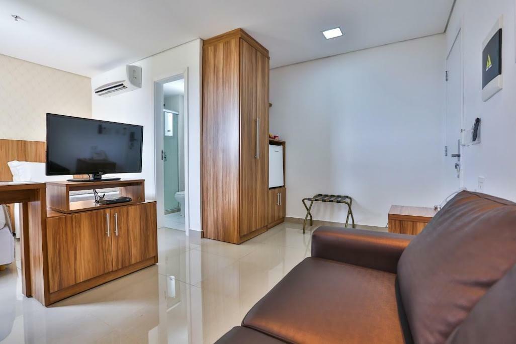 Comfort Hotel Cuiaba Экстерьер фото