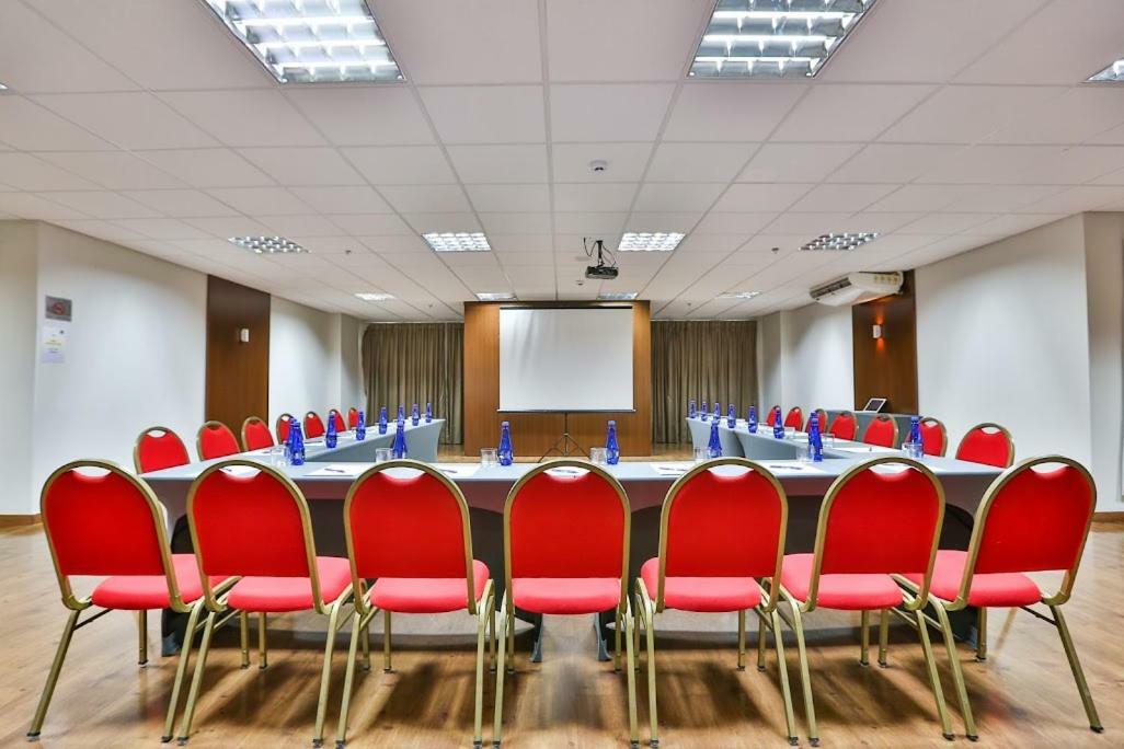 Comfort Hotel Cuiaba Экстерьер фото