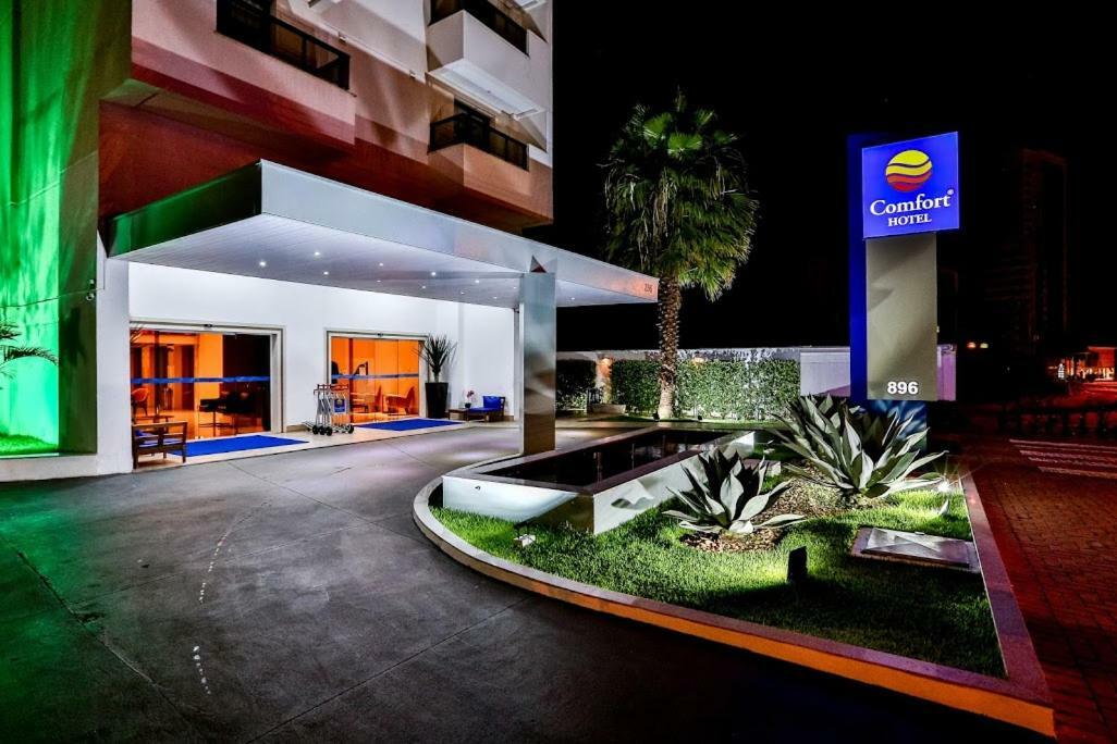 Comfort Hotel Cuiaba Экстерьер фото