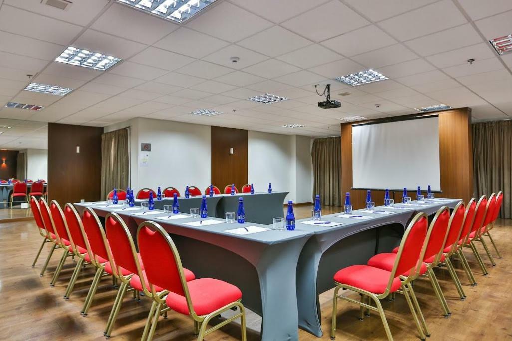 Comfort Hotel Cuiaba Экстерьер фото