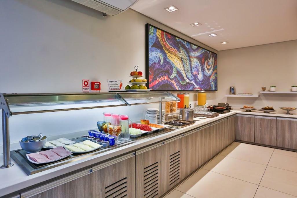 Comfort Hotel Cuiaba Экстерьер фото
