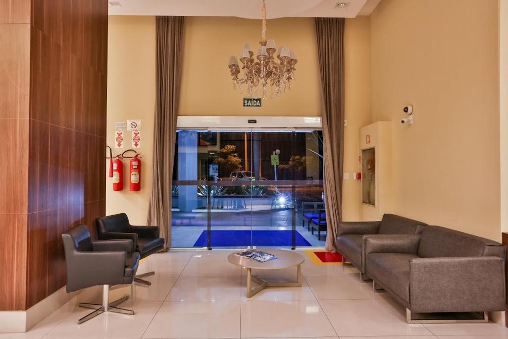 Comfort Hotel Cuiaba Экстерьер фото