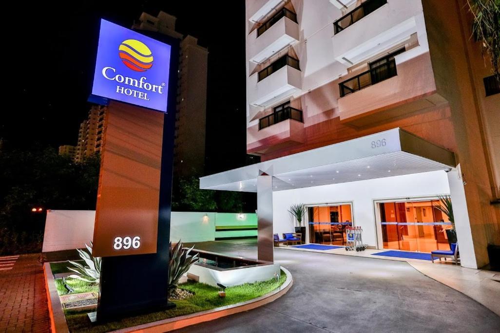 Comfort Hotel Cuiaba Экстерьер фото